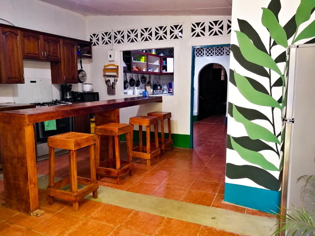 Hostal El Rio León Zewnętrze zdjęcie