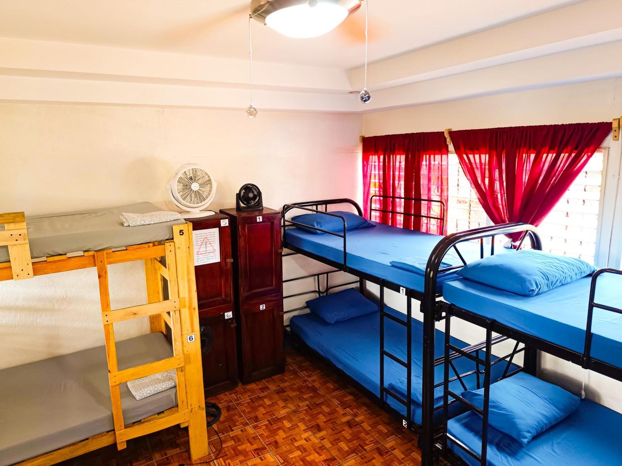 Hostal El Rio León Zewnętrze zdjęcie