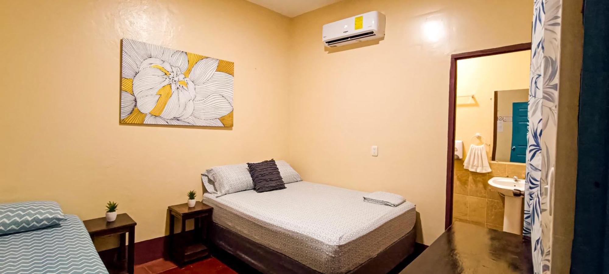 Hostal El Rio León Zewnętrze zdjęcie