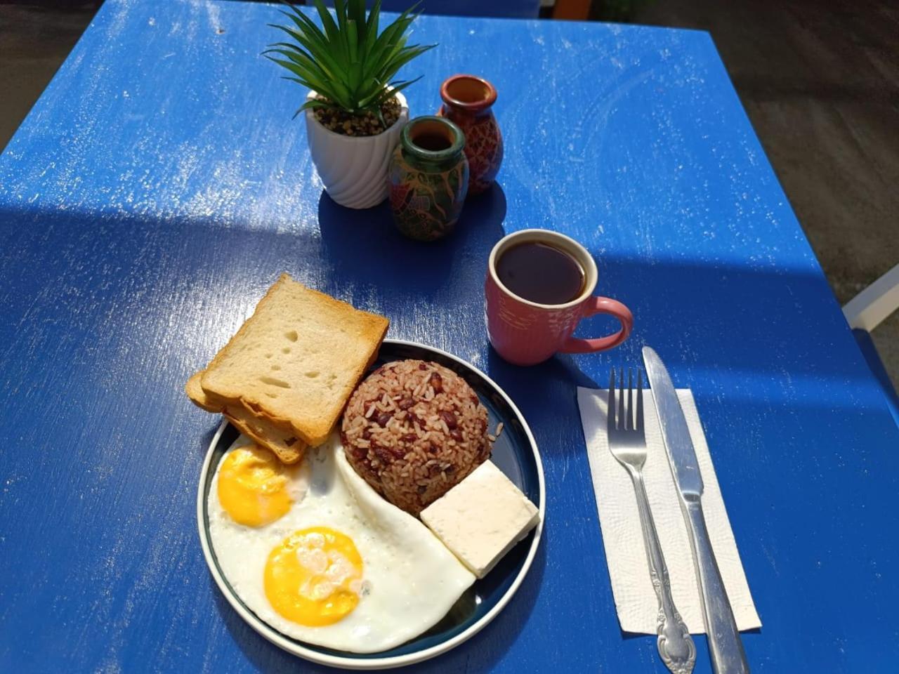 Hostal El Rio León Zewnętrze zdjęcie