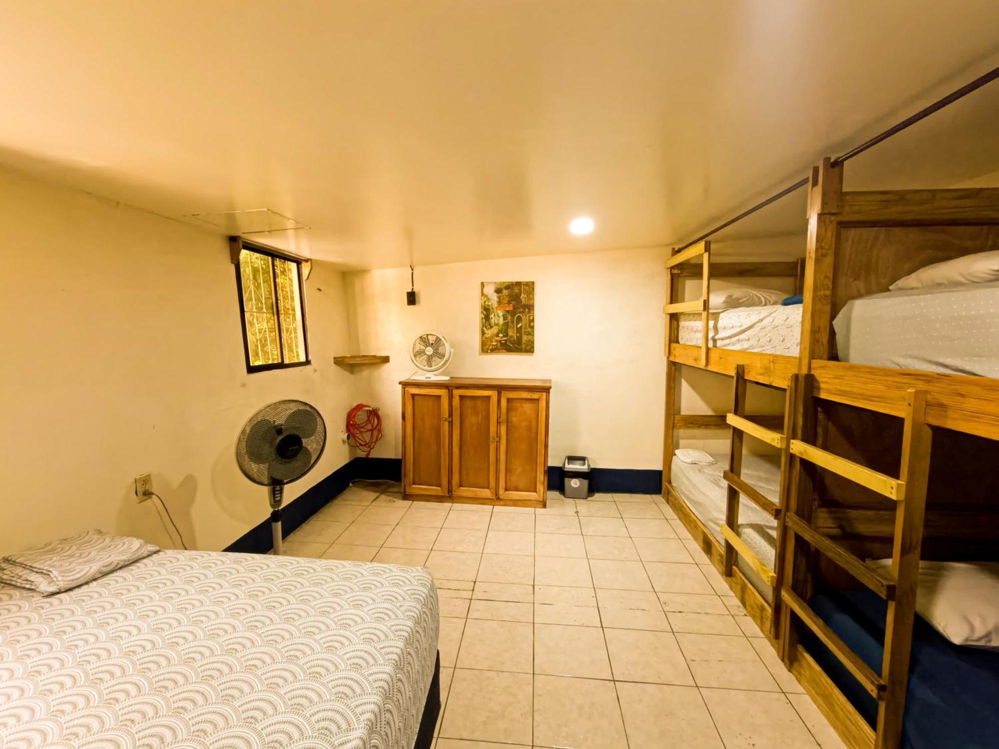 Hostal El Rio León Zewnętrze zdjęcie