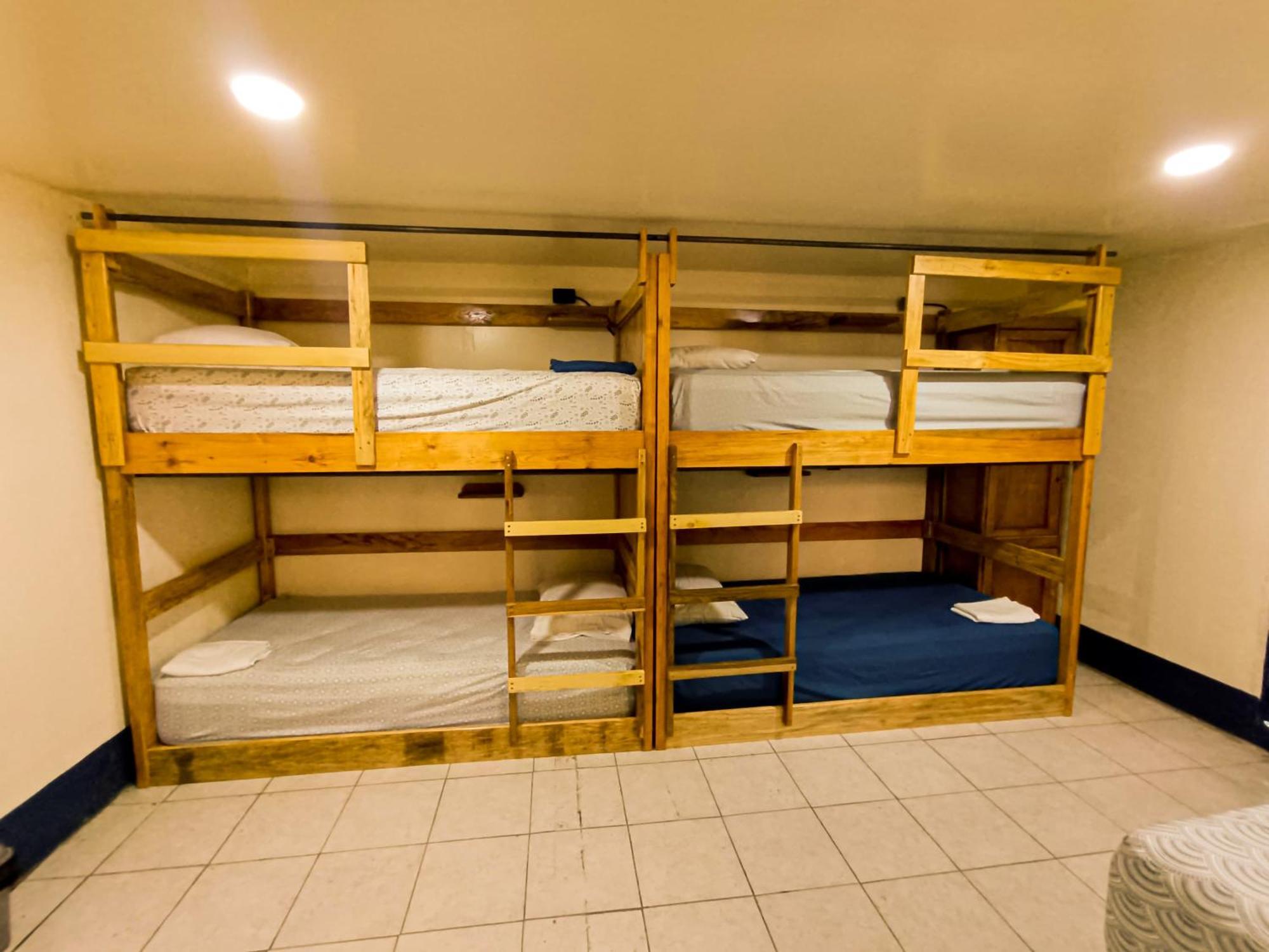 Hostal El Rio León Zewnętrze zdjęcie