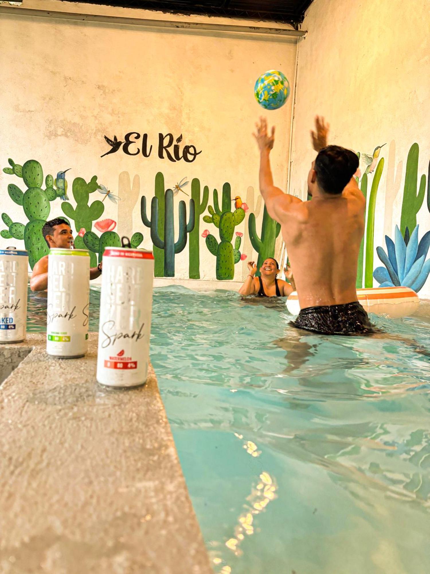 Hostal El Rio León Zewnętrze zdjęcie